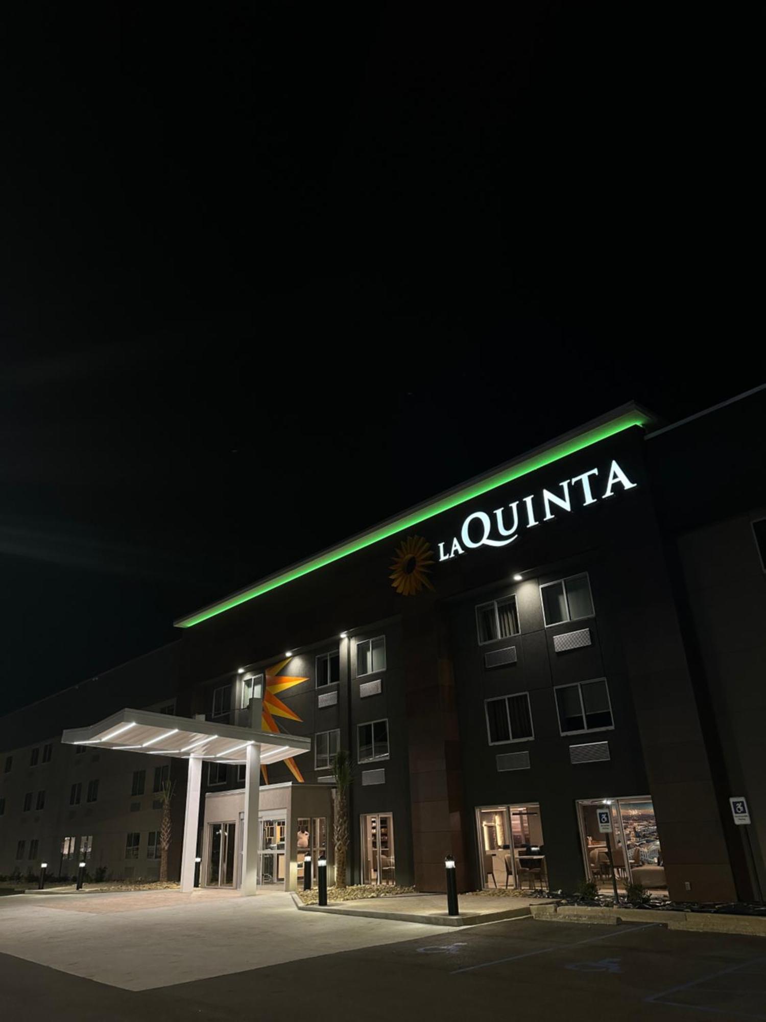 La Quinta Inn By Wyndham Columbia Ne Fort Jackson Экстерьер фото